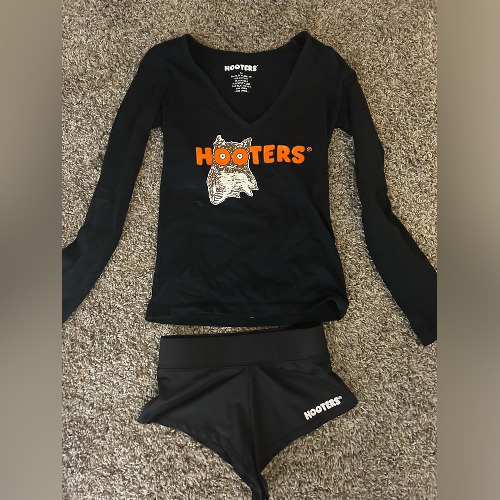 Hooters uniform